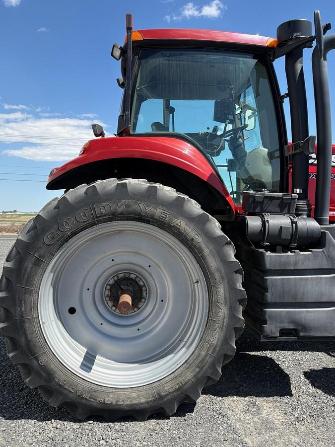 Used 2014 Case Magnum 235 CVT Tractor w/ 4800 hrs
