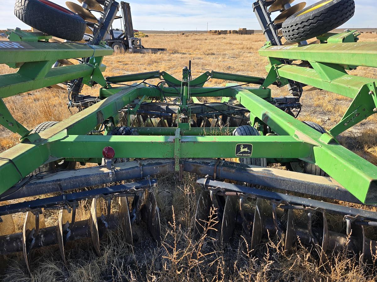 Used 28' John Deere 650 Tandem Disk