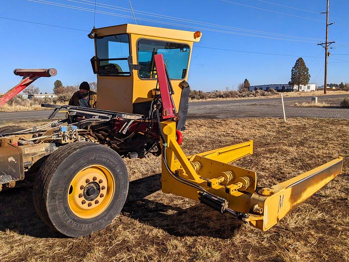 Used 2013 New Holland H9880 Balewagon w/ Mil-Stak + Small Chute - 3400 hrs