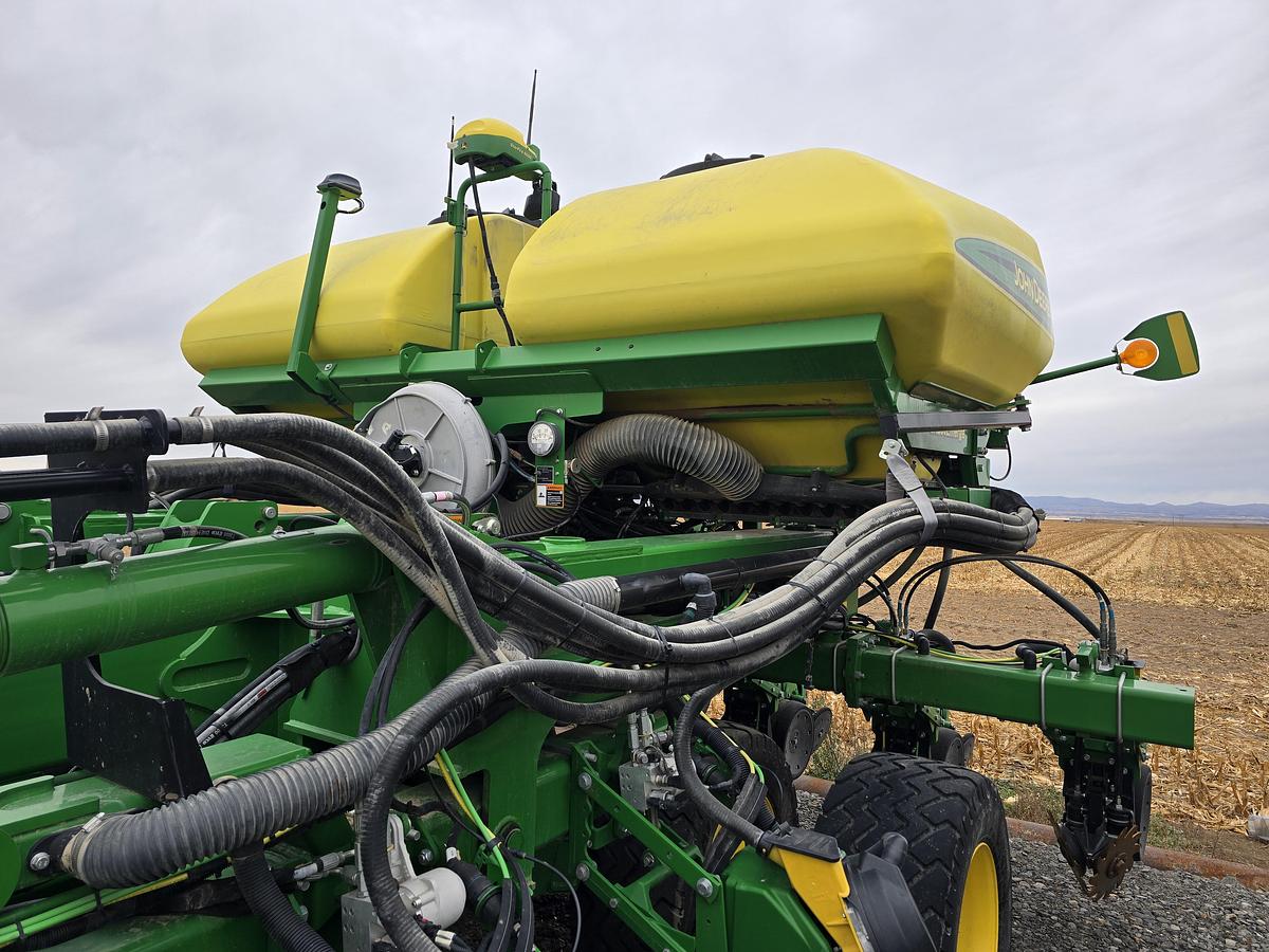 Used 2021 John Deere DB60 Planter - 24R30