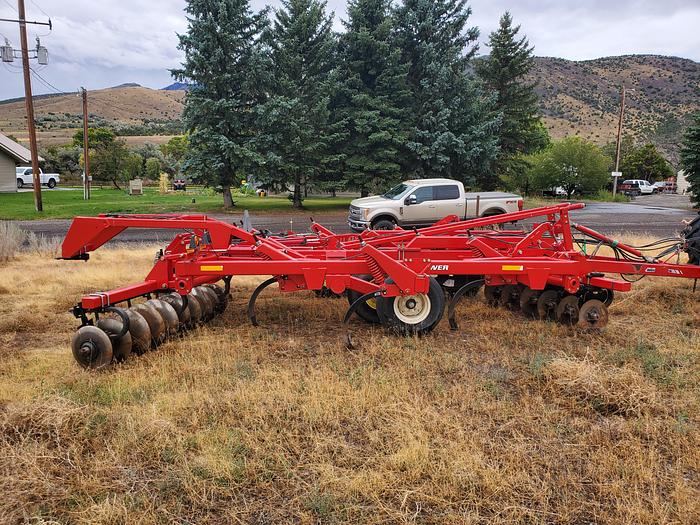 Used Sunflower 4511 Disk Ripper - 11 Shank