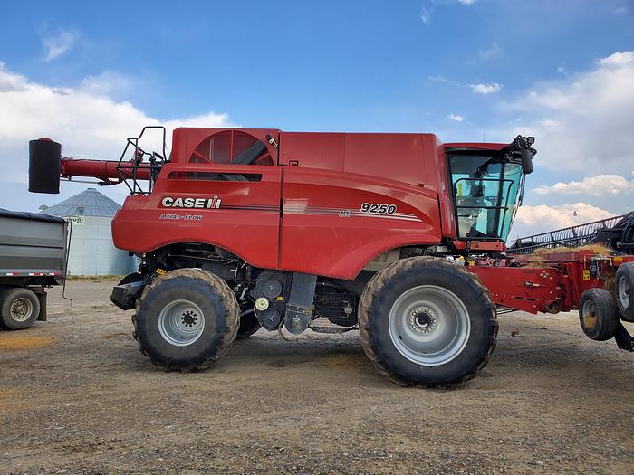 Used 2020 Case IH 9250 Combine w/ 1300 eng hrs