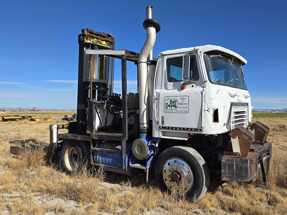 Used International Truck w/ Hay Squeeze