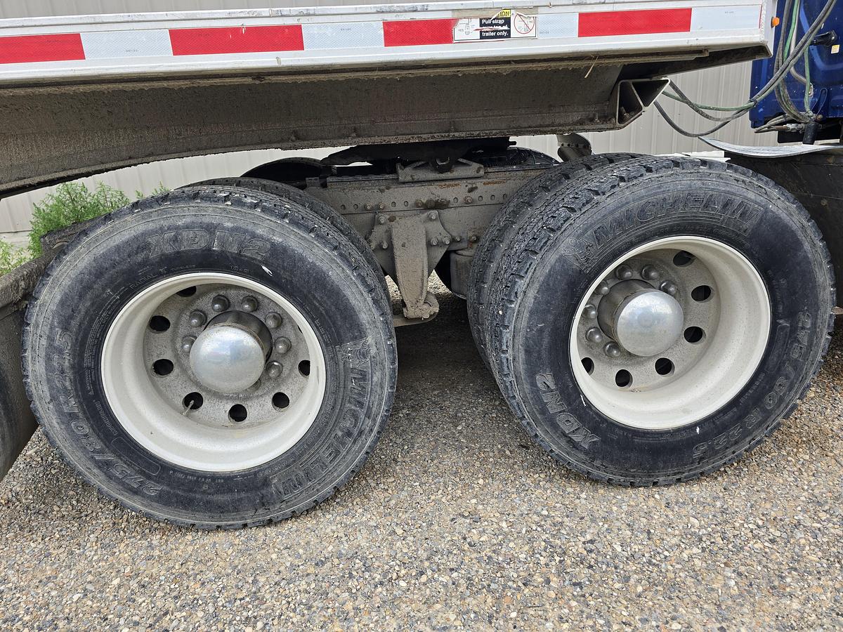 Used 2016 Freightliner Cascadia Sleeper Truck