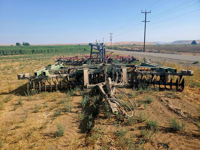 Used 24' John Deere 650 Tandem Disk