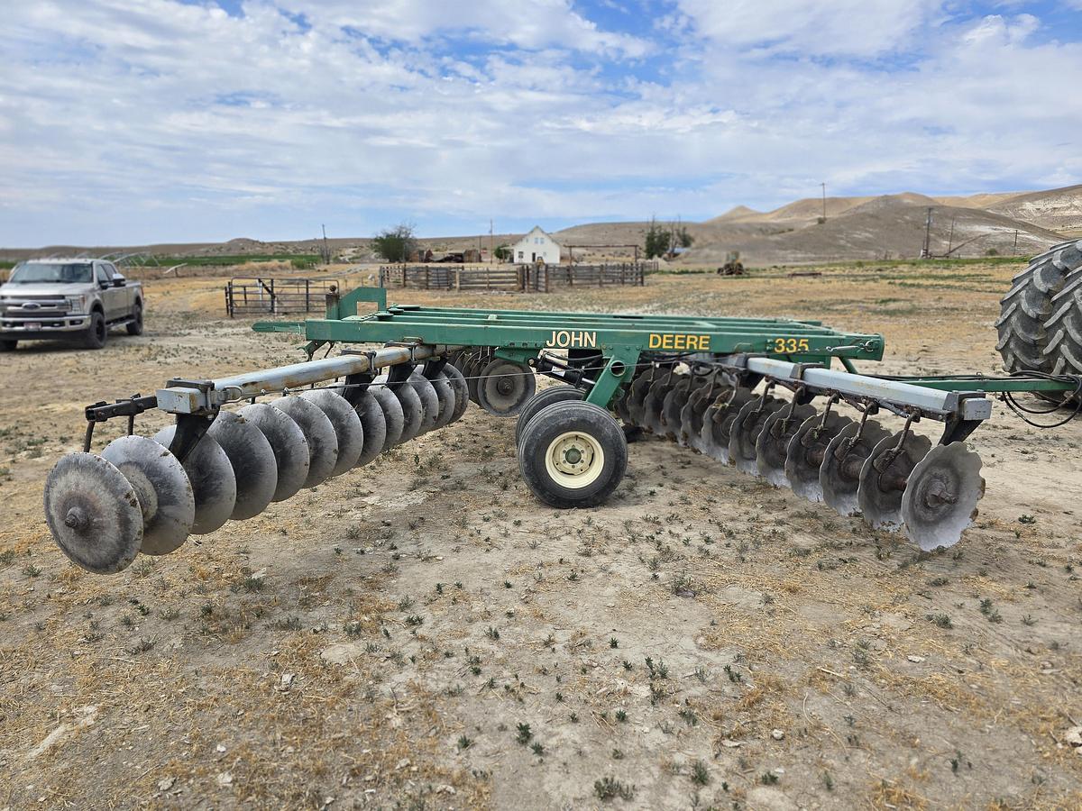 Used 21' John Deere 335 Tandem Disk