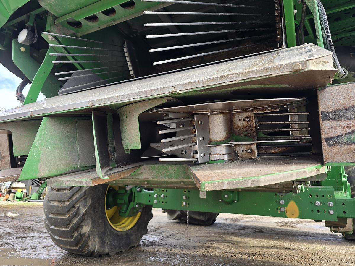 Used 2018 John Deere S780 Combine