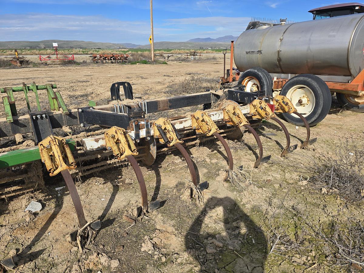 Used 12R22 Heavy Duty Bedder Toolbar