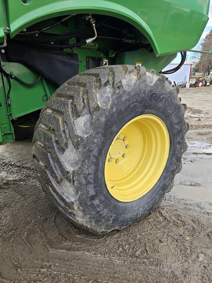 Used 2018 John Deere S780 Combine