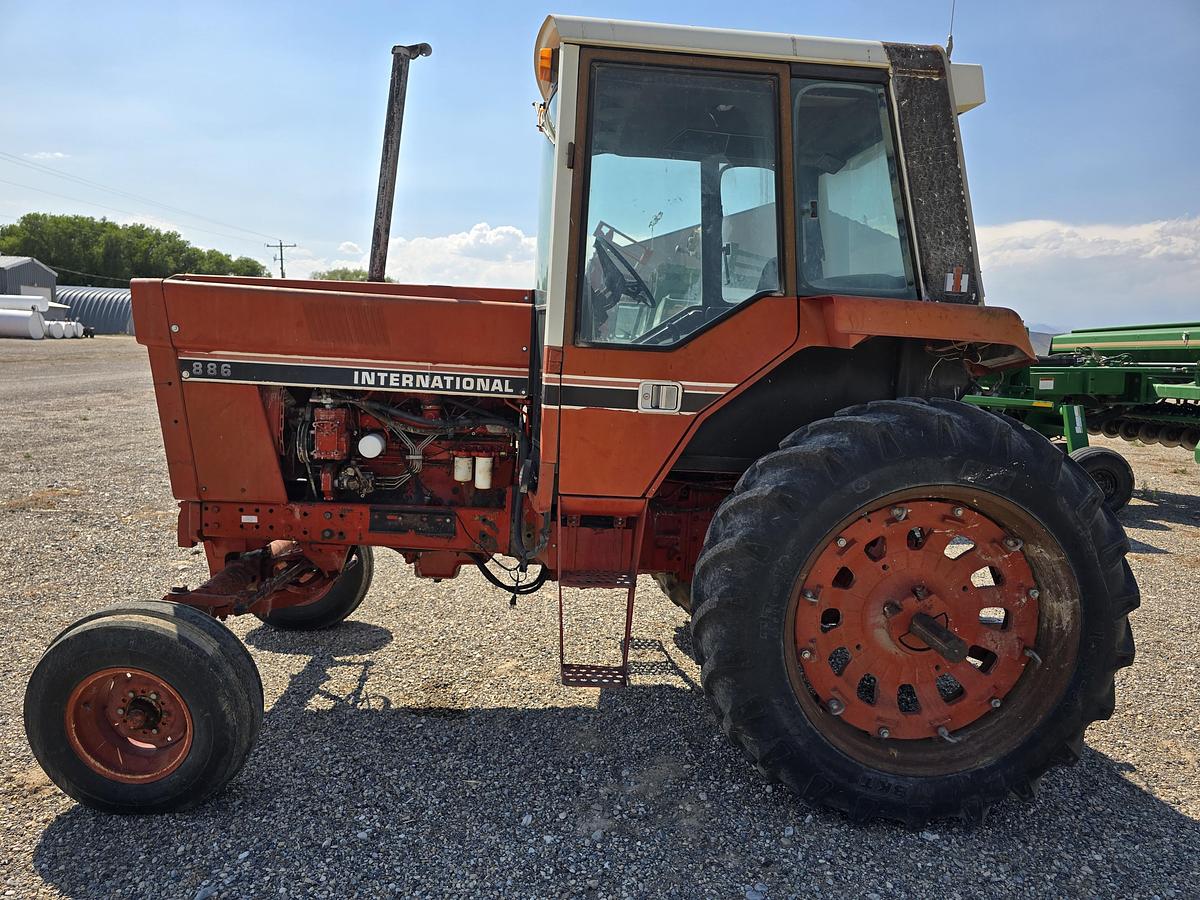 Used International 886 Tractor