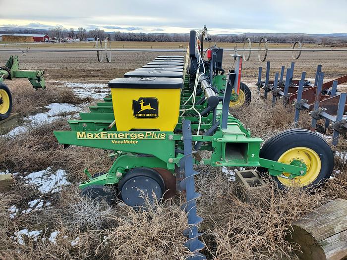 Used 8r22 John Deere 1730 Planter w/ Hyd Drive