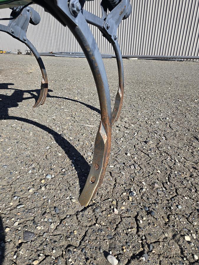 Used 20' John Deere 610 Chisel Plow