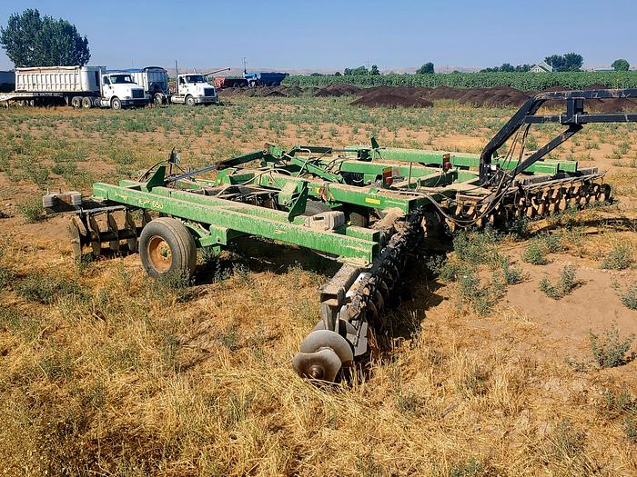 Used 24' John Deere 650 Tandem Disk