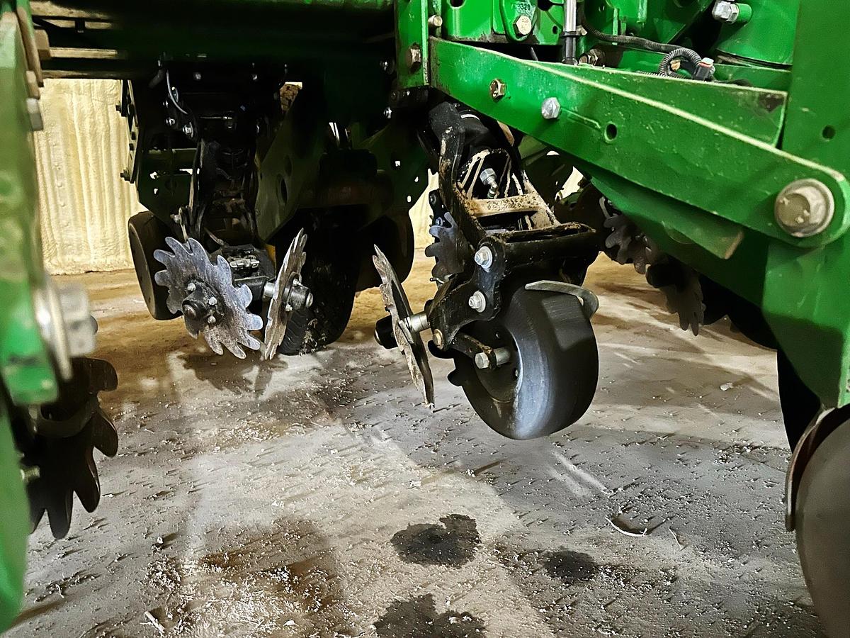 Used 24R30 John Deere 1770NT High Speed Precision Planter