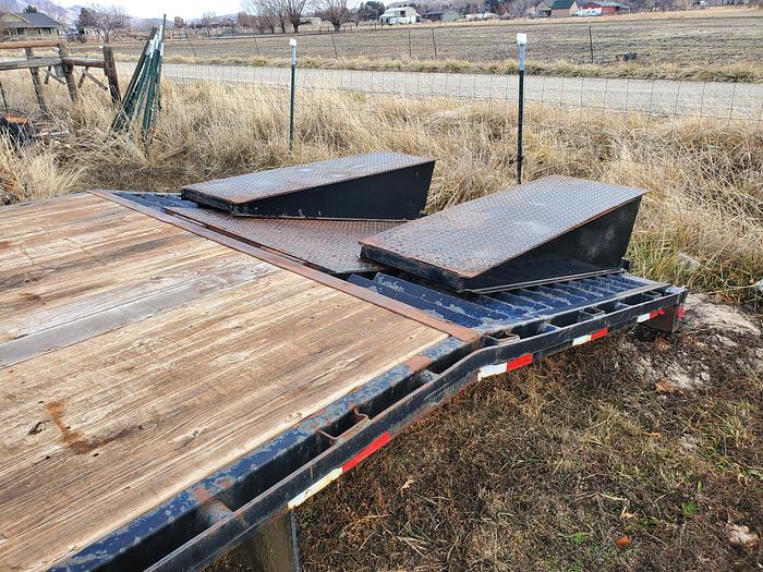 Used 2014 PJ 30' Gooseneck Equipment Trailer