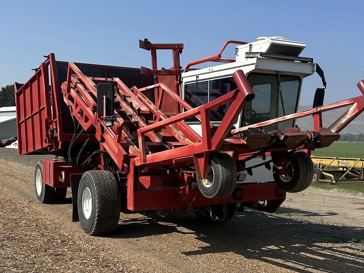 Used Freeman 5400 Bale Stacker