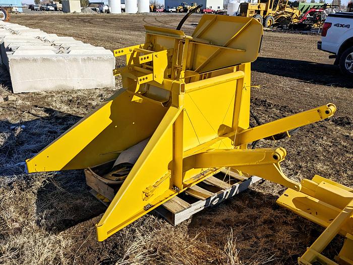 Used 2013 New Holland H9880 Balewagon w/ Mil-Stak + Small Chute - 3400 hrs