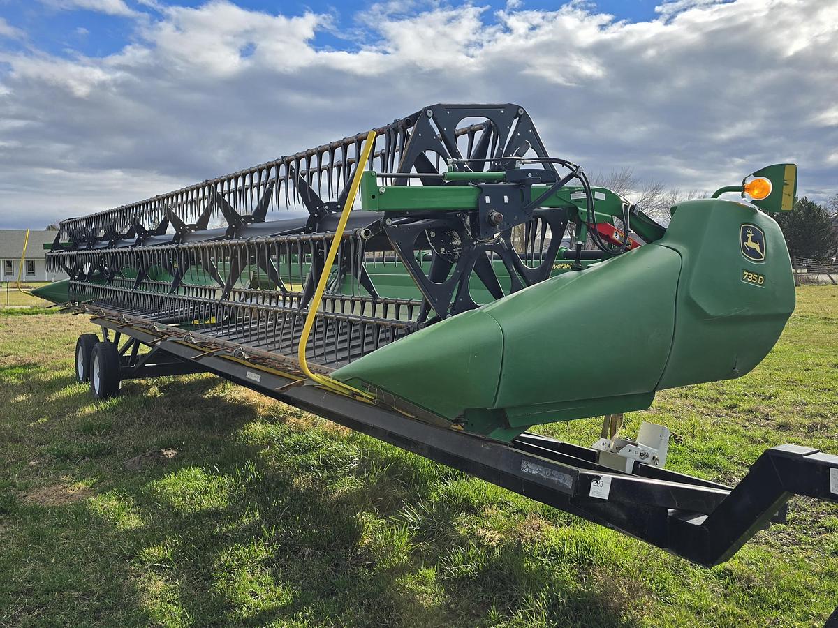 Used 2018 John Deere 735D Draper Header