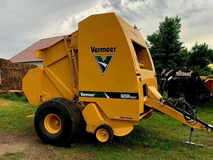 Used 2022 Vermeer 605N Rounnd Baler ** only 1300 Bales **