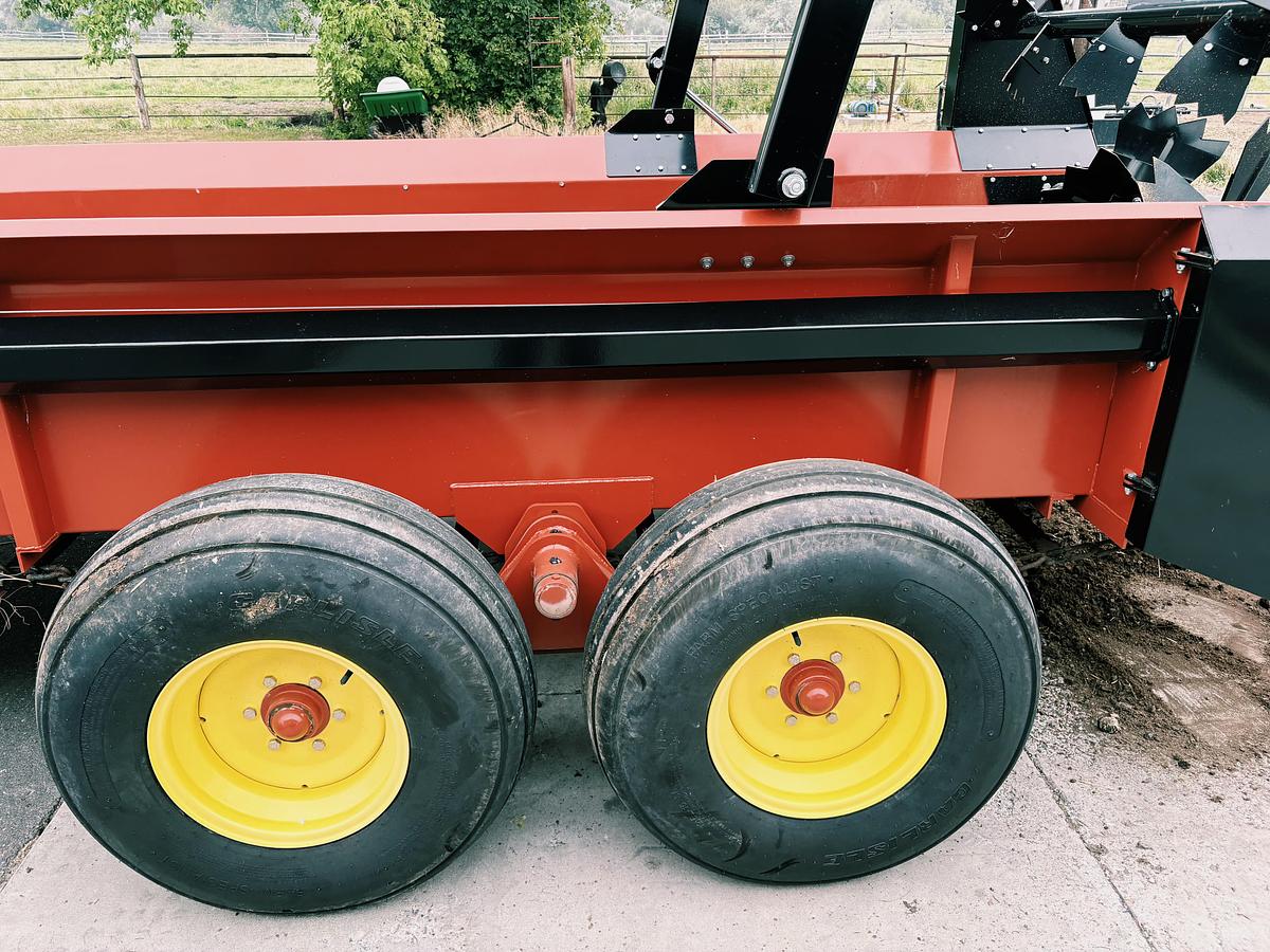 Used 2022 Pequea 250P Manure Spreader ** Like New **
