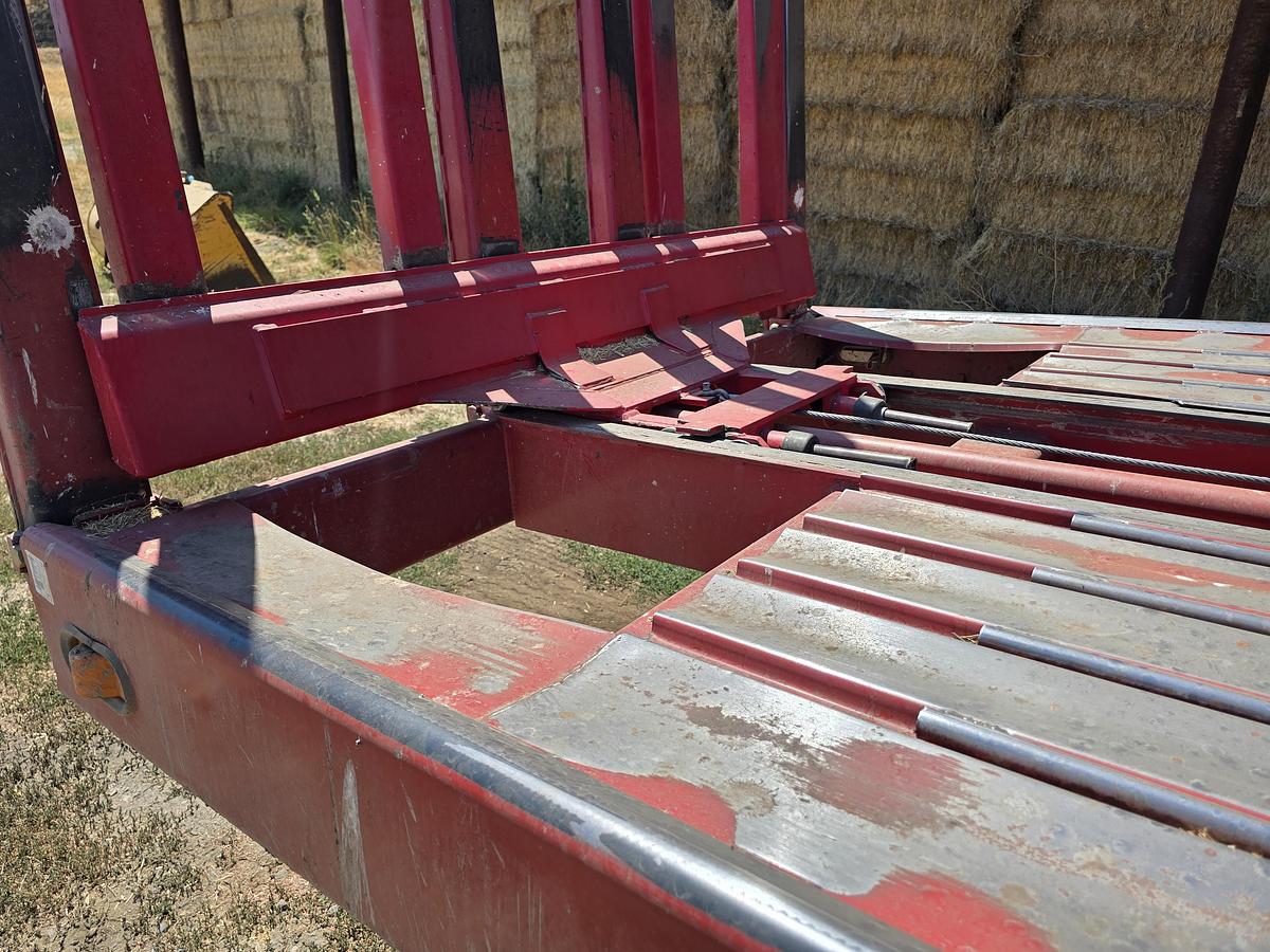 Used New Holland H9880 Balewagon w/ Big + Small Bale Clamps