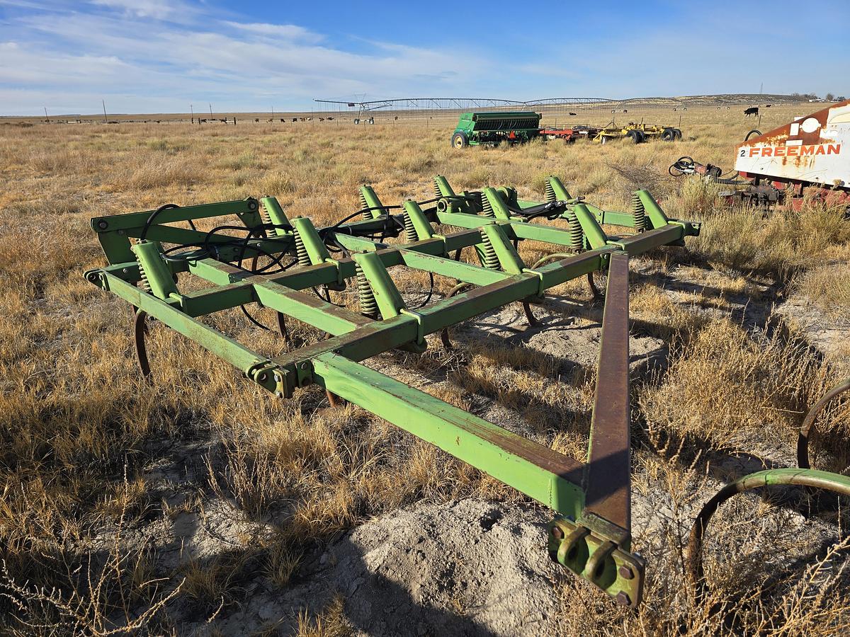 Used 36' John Deere 1600 Chisel Plow