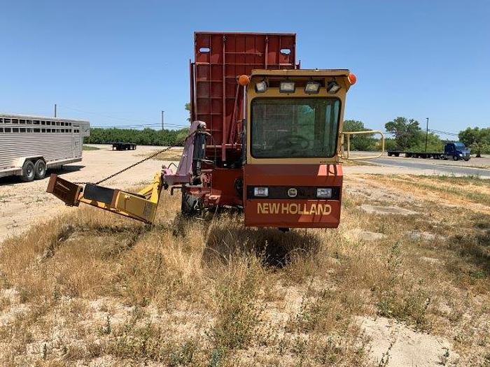 Used New Holland 1095 Bale wagon with Mil-Stak clamp