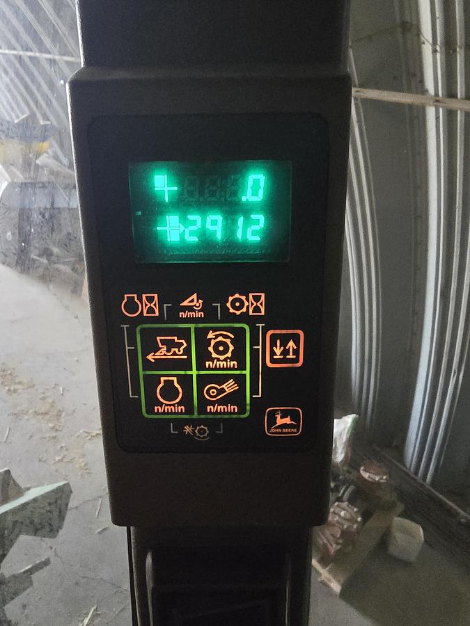 Used John Deere CTS II Combine w/ 25' Grain Header