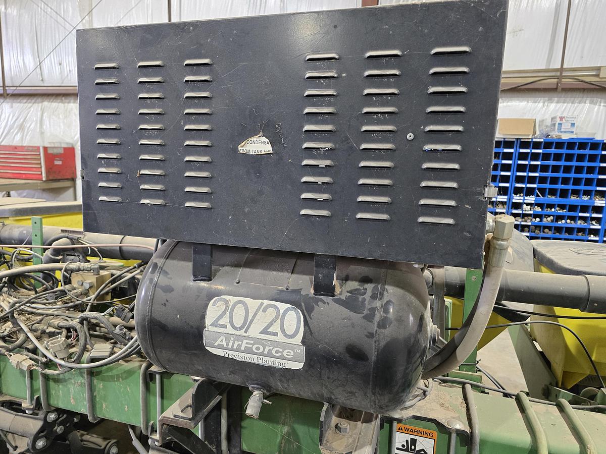 Used 12R22 John Deere 1730 Precision Planter