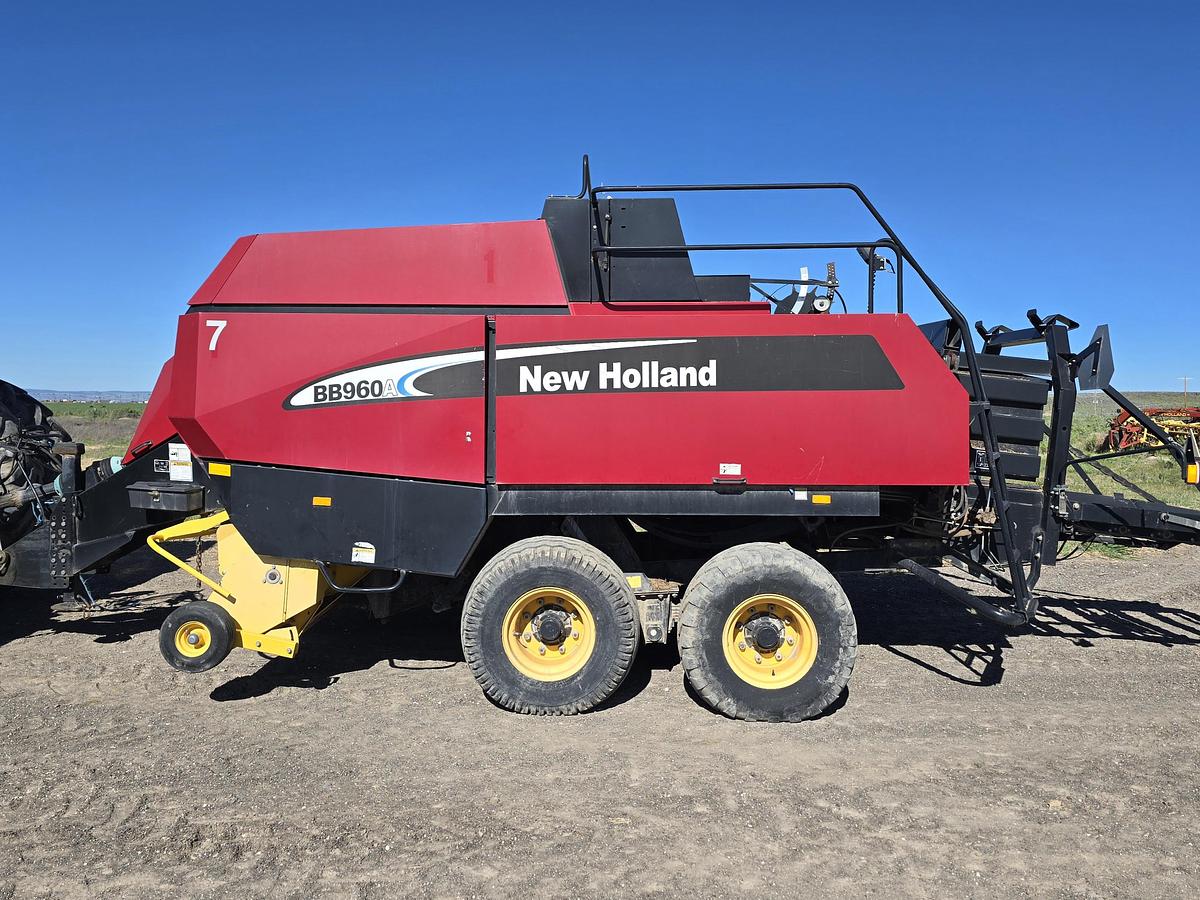 Used ** Auction ** 2007 New Holland BB960A Baler - 3x4