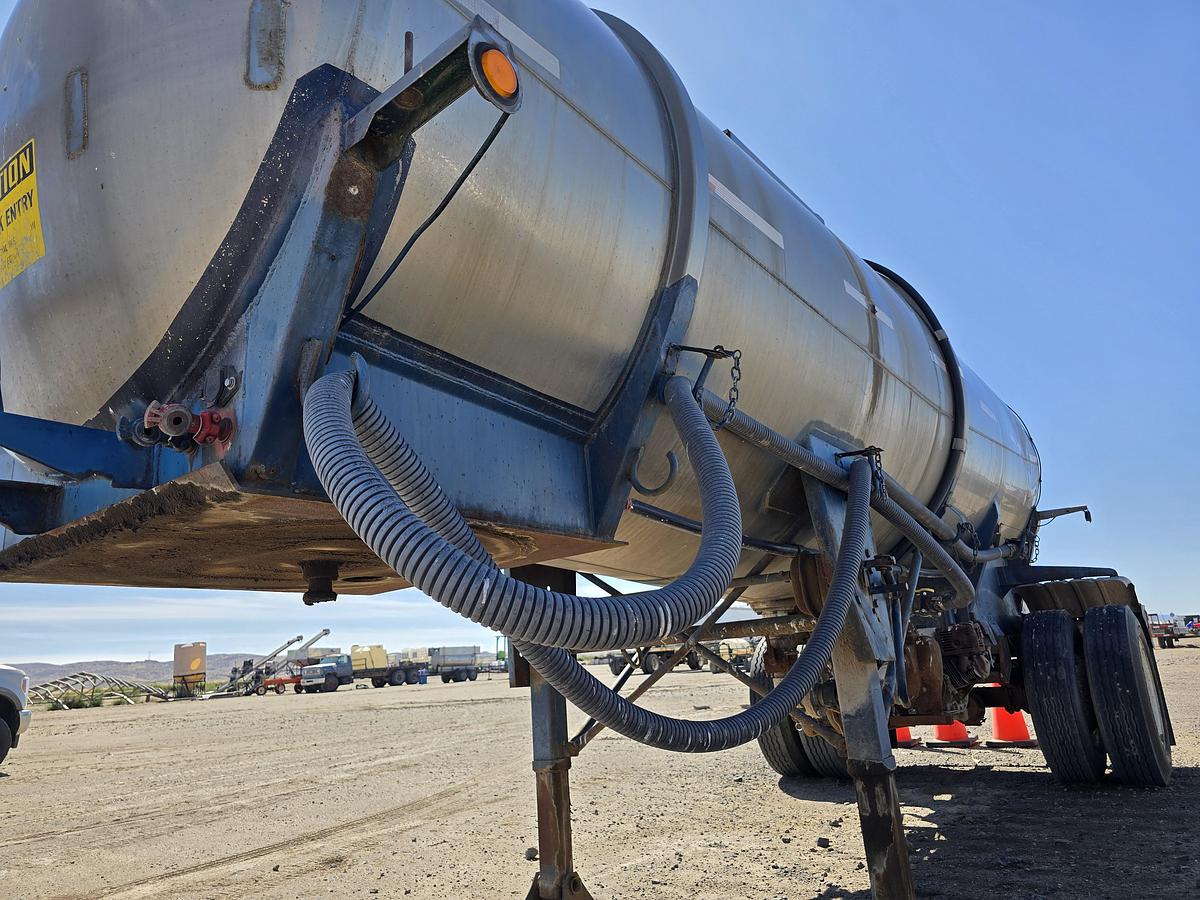 Used 3000 gallon Beall Water Tank Trailer