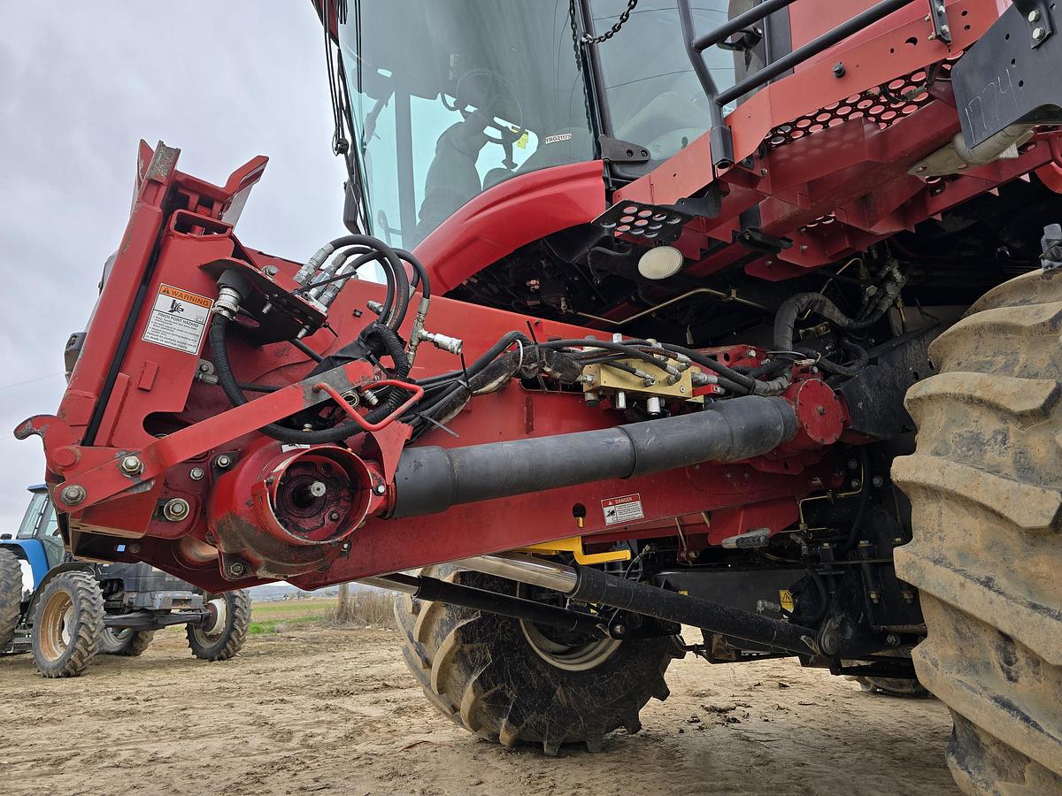 Used 2012 Case IH 7120 Combine