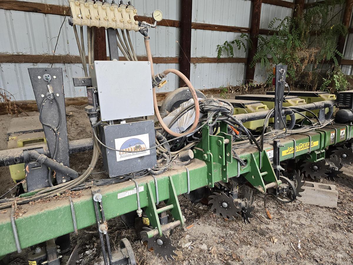 Used John Deere MaxEmerge XP 1700 Precision Planter - 8R30
