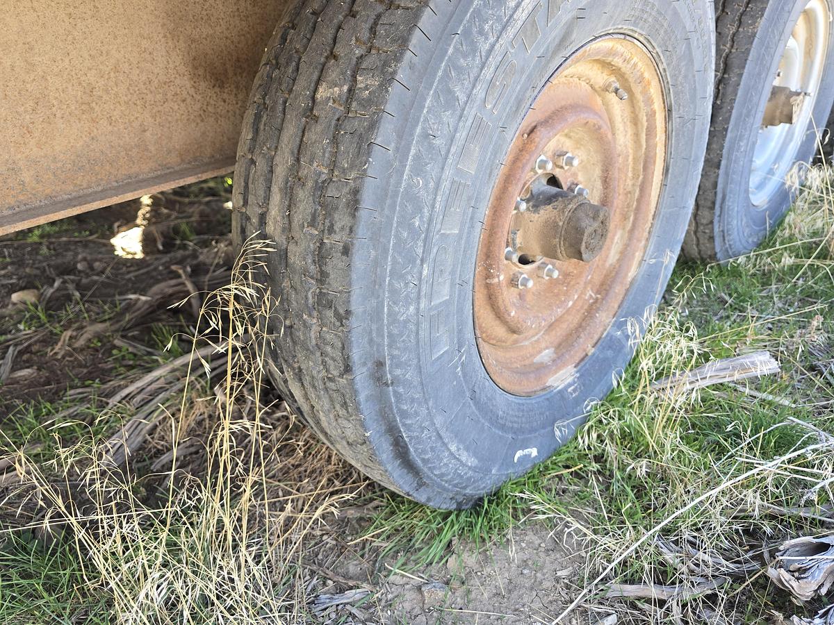 Used Donahue Swather Trailer - Hyd Adjust to 12' Wide