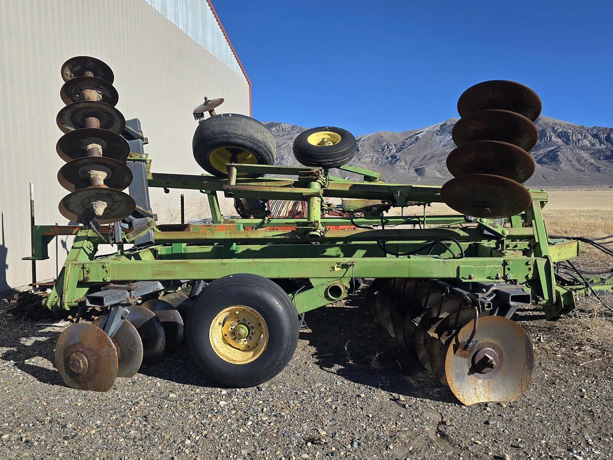 Used 21' John Deere 331 Tandem Disk