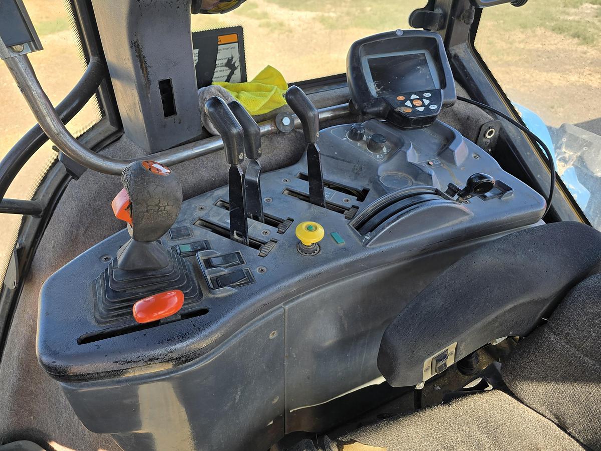 Used ** Going to Auction ** Ford Genesis 8970 Tractor