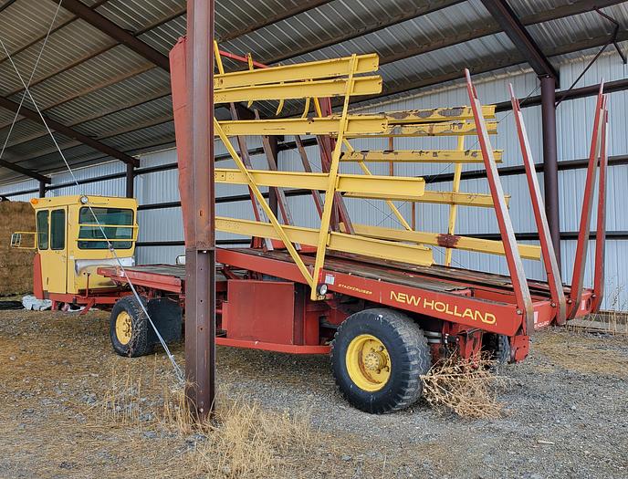 Used New Holland 1085 Balewagon w/ 4k hrs