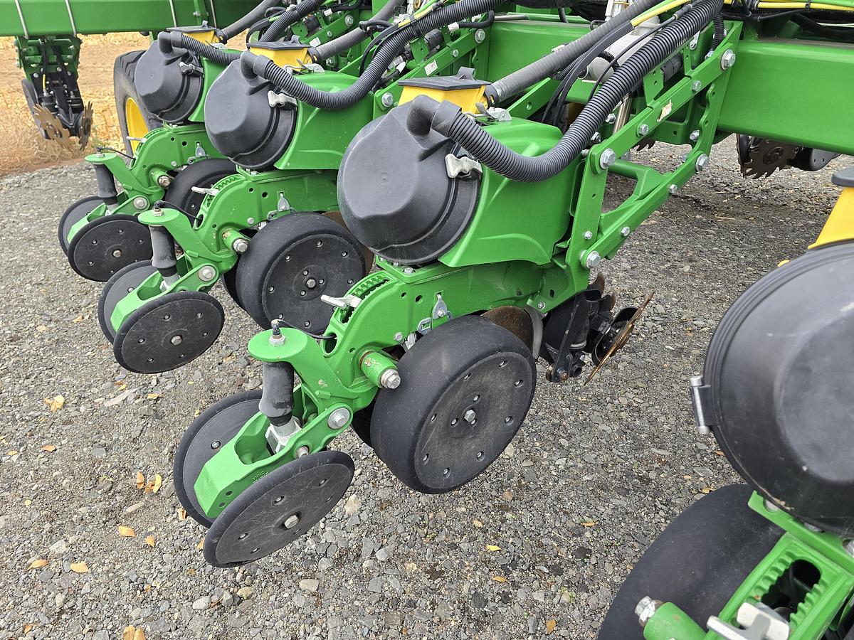 Used 2021 John Deere DB60 Planter - 24R30