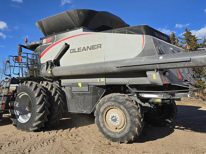 Used 2022 Gleaner S97 Combine