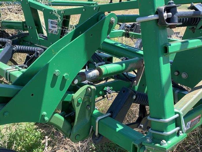 Used 2003 John Deere 2400 3-Section Chisel Plow 31'