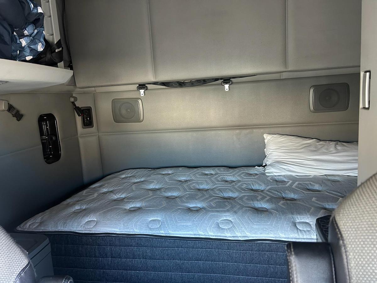 Used 2020 Kenworth T680 Truck