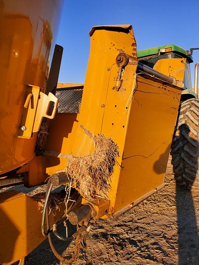 Used 2014 HayBuster CMF-830 Vertical Feed Mixer