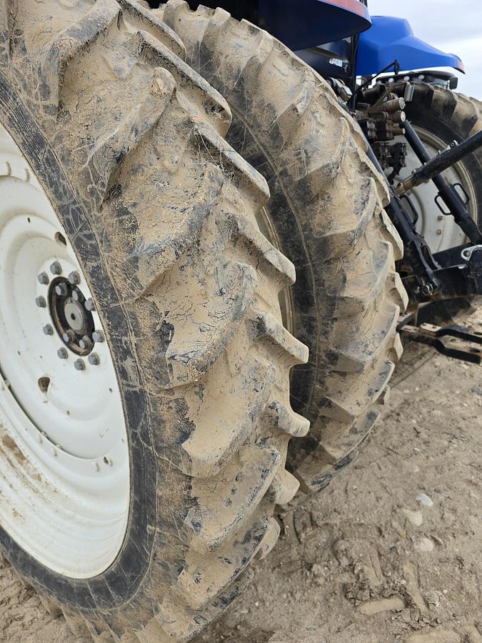 Used New Holland T7.250 Tractor w/ CVT - 3300 hrs