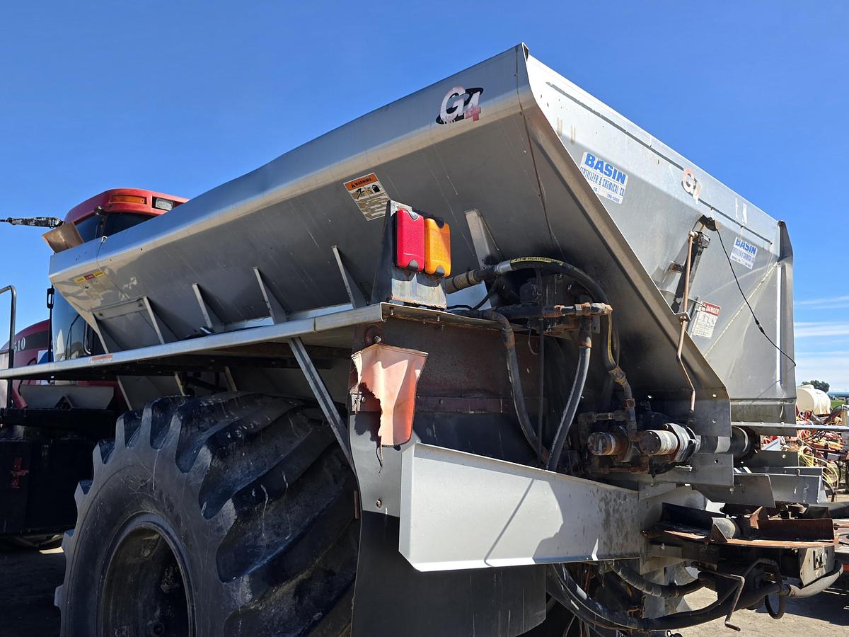 Used 14' New Leader L3020G4 Spreader Box