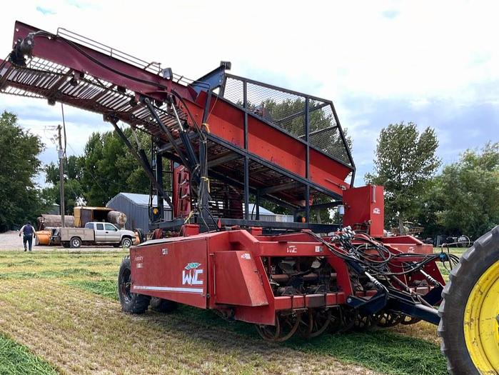 Used Amity SM986 Beet Digger - 6 Row