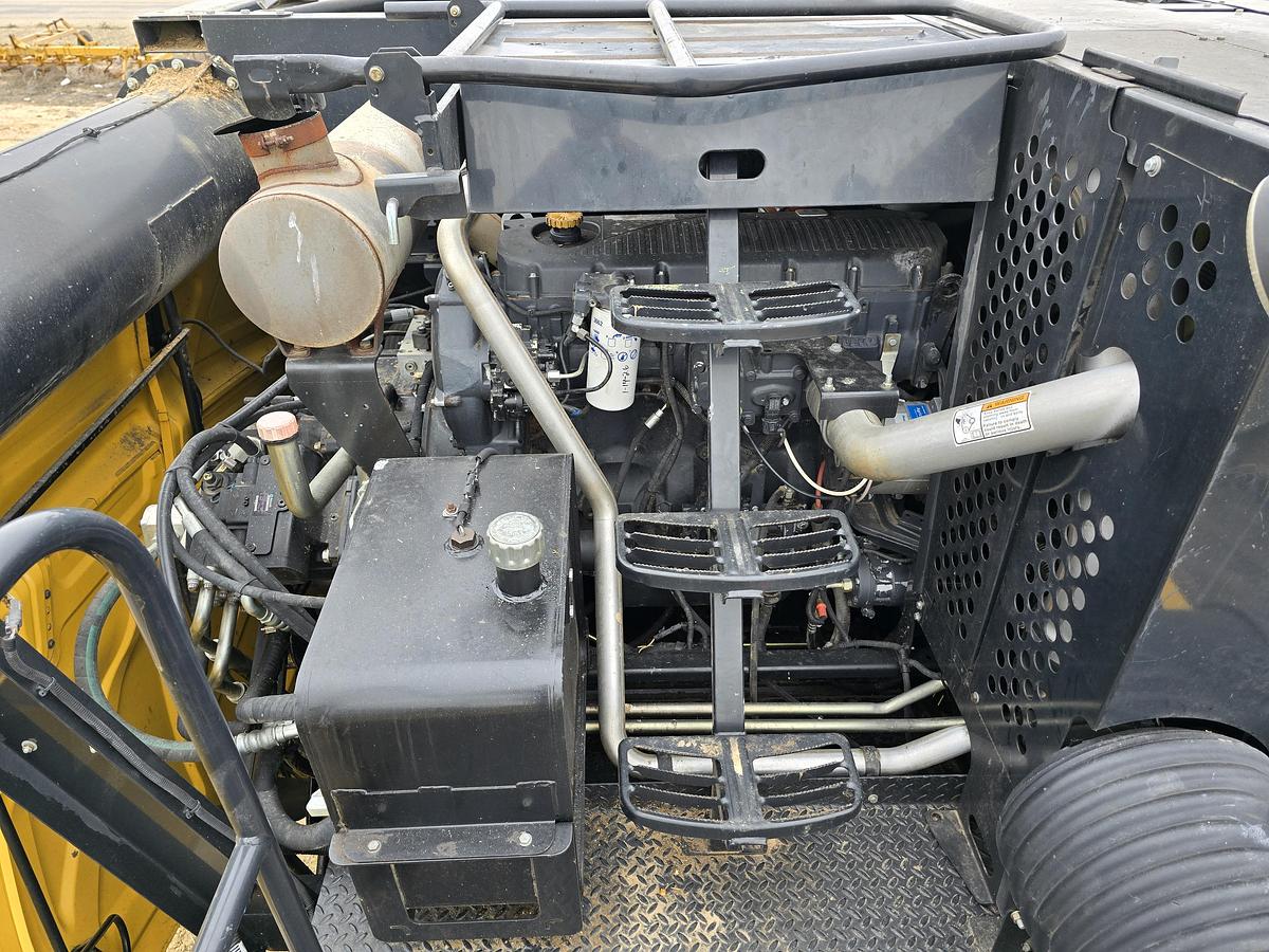 Used 2009 New Holland CR9060 Combine - w/ Seed Screens