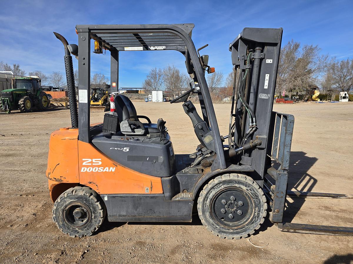 Used 2012 Doosan D25S Forklift