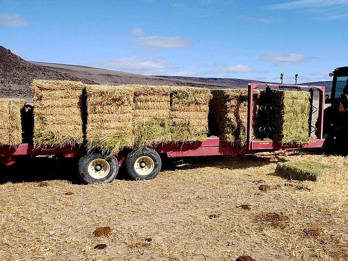 Used 2008 Robbco 7 Bale Feeder Flaker