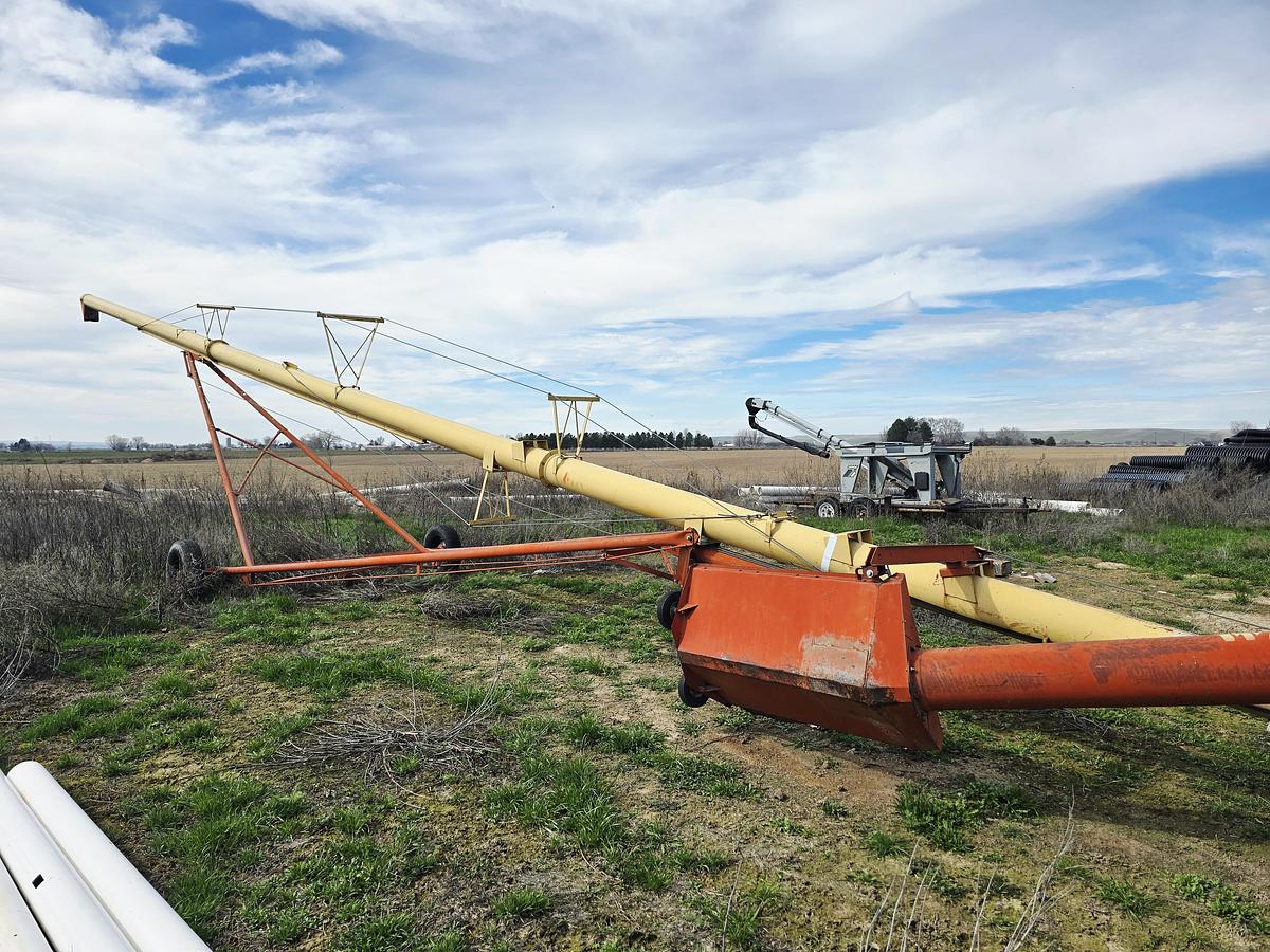 Used Westfield 1072 Grain Auger - 10" x 72'