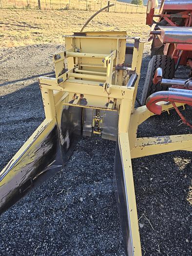 Used New Holland 1085 Balewagon